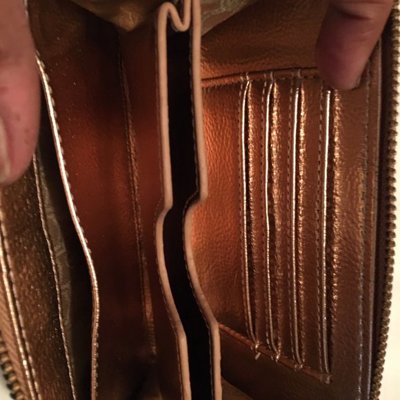 IVANKA TRUMP Blair Clutch Wristlet Wallet Preowned - Picture 3 of 4